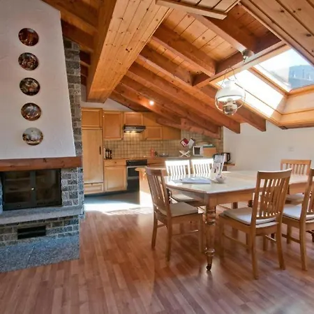 公寓 Three-bedroom Cozy In 采尔马特