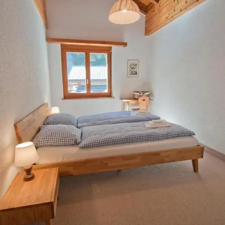 Three-bedroom Cozy In アパート