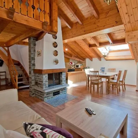 Three-bedroom Cozy In Apartman *